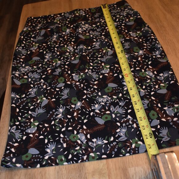 Large, Cassie Pencil Skirt $15 Made in the USA - Picture 1 of 8